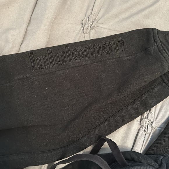 Lululemon High Rise Logo Scuba Jogger Size 0 - Picture 2 of 7
